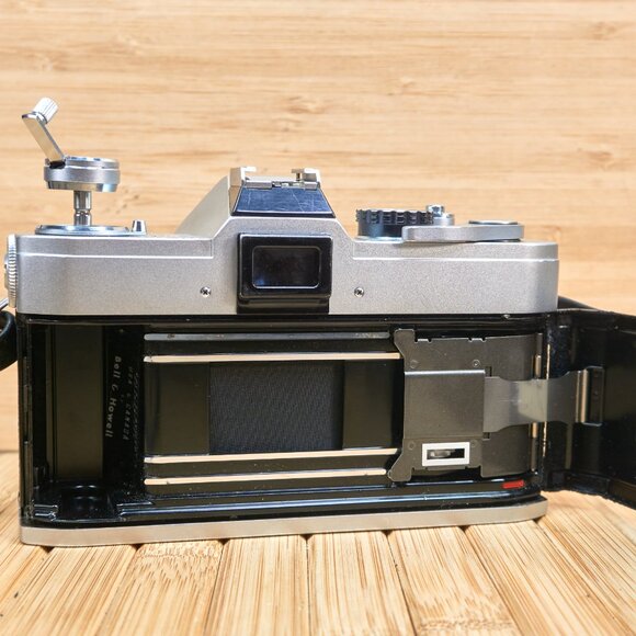 Vintage Canon Ftb QL 35mm Film Camera, with 50mm 1:1.8 FD Lens, Made in Japan - Picture 9 of 9